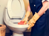 Bảy nguyên tắc vệ sinh bồn cầu bị ố vàng và có mùi hôi hiệu quả