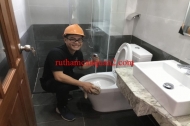 Nguyên nhân và cách xử lý bồn cầu bị rò rỉ nước