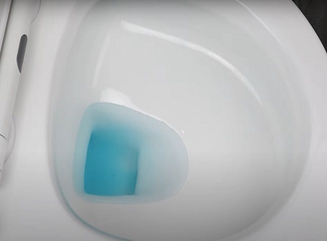 Nhận biết bồn cầu bị chảy nước bằng phẩm màu