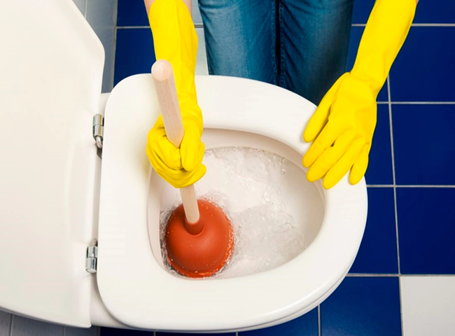 Gi&aacute; th&ocirc;ng bồn cầu quận 3 hợp l&yacute; bất ngờ