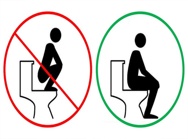 Kh&ocirc;ng ngồi l&ecirc;n bệ bồn cầu