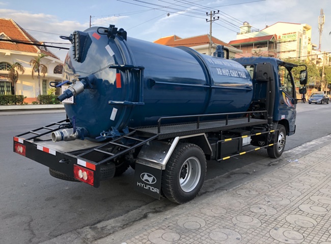 Bồn cầu k&ecirc;u ục ục