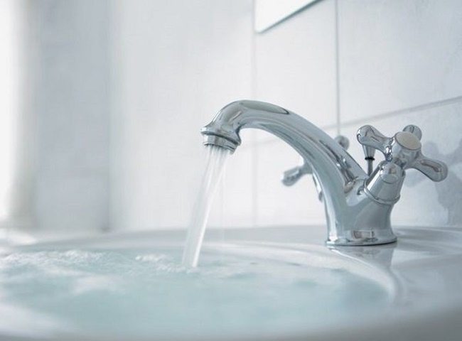 Lavabo nhà bạn thoát nước chậm do mắc phải dị vật