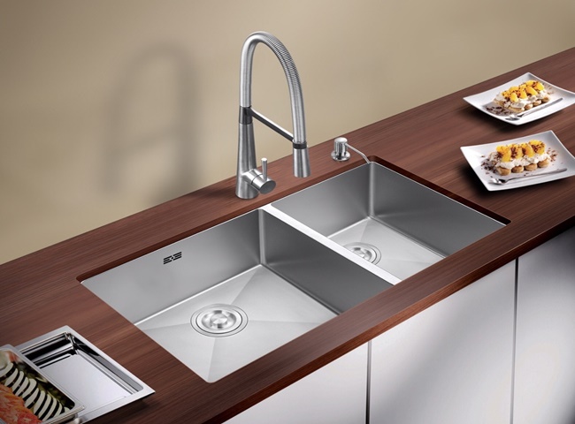 Nên chọn chậu rửa bát đẹp có sẵn xi phông
