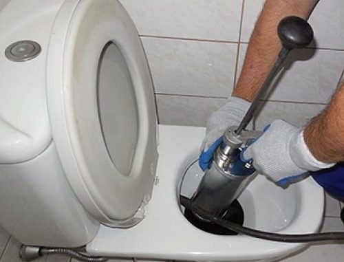 Dịch vụ th&ocirc;ng bồn cầu quận 3 xử l&yacute; mọi trường hợp nhanh ch&oacute;ng