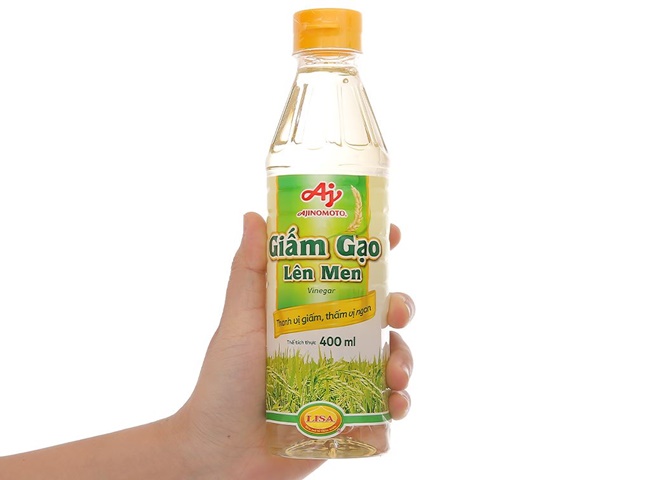 Trộn bakingsoda là giấm để khử mùi nhà vệ sinh