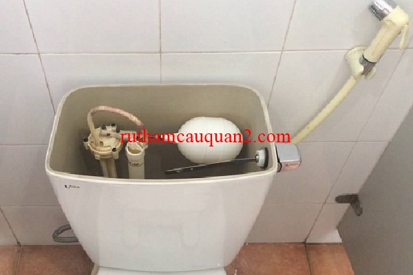 Phao nước trong bồn cầu