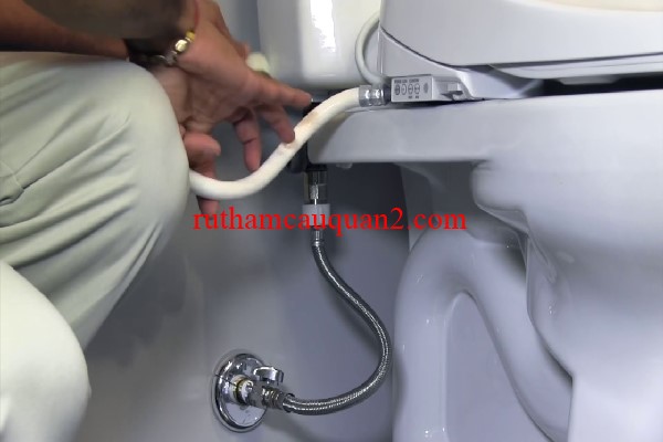 Dây dẫn nước vào bồn cầu