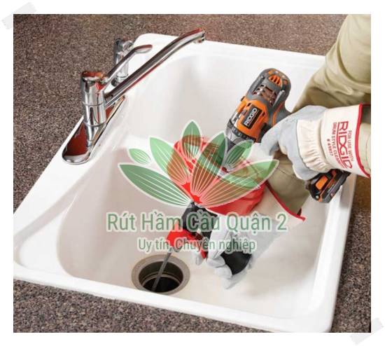 làm sạch các chi tiết có trong nhà vệ sinh, nhà tắm