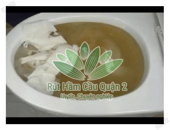 Bồn cầu bị nghẹt nước không dội được hết