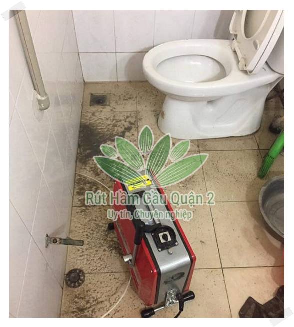 Bị nghẹt khiến nhiều các loại chất thải xung quanh