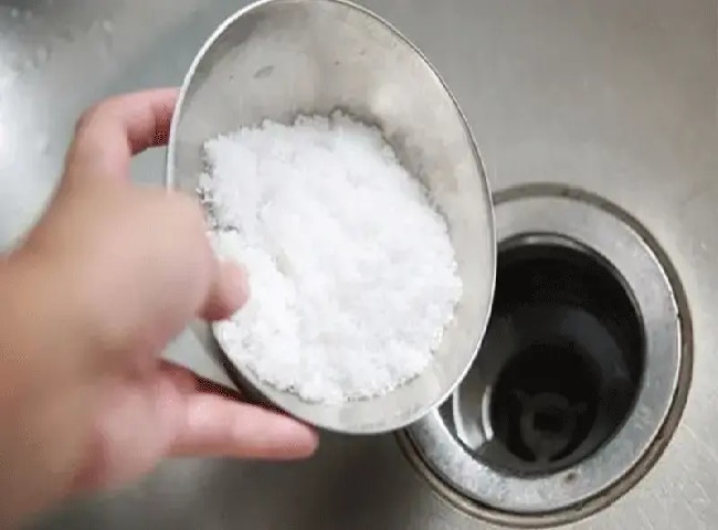 Có thể tìm mua bột thông cống tại các cửa hàng tạp hóa