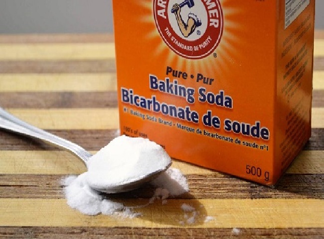 Bột baking soda không chỉ để làm bánh mà còn có công dụng thông cống